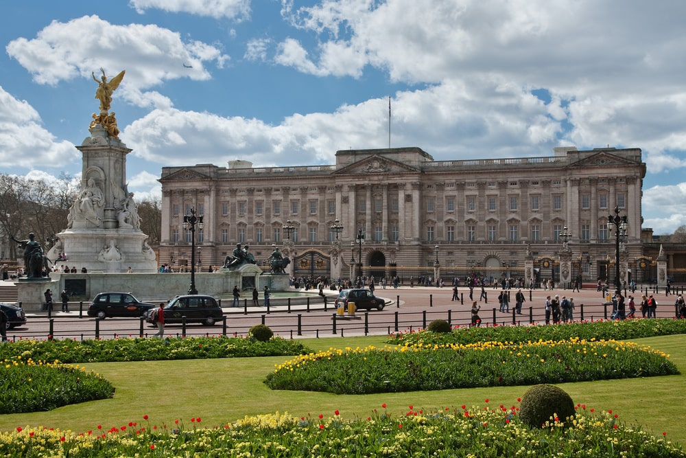 Buckingham Palace London tour walks