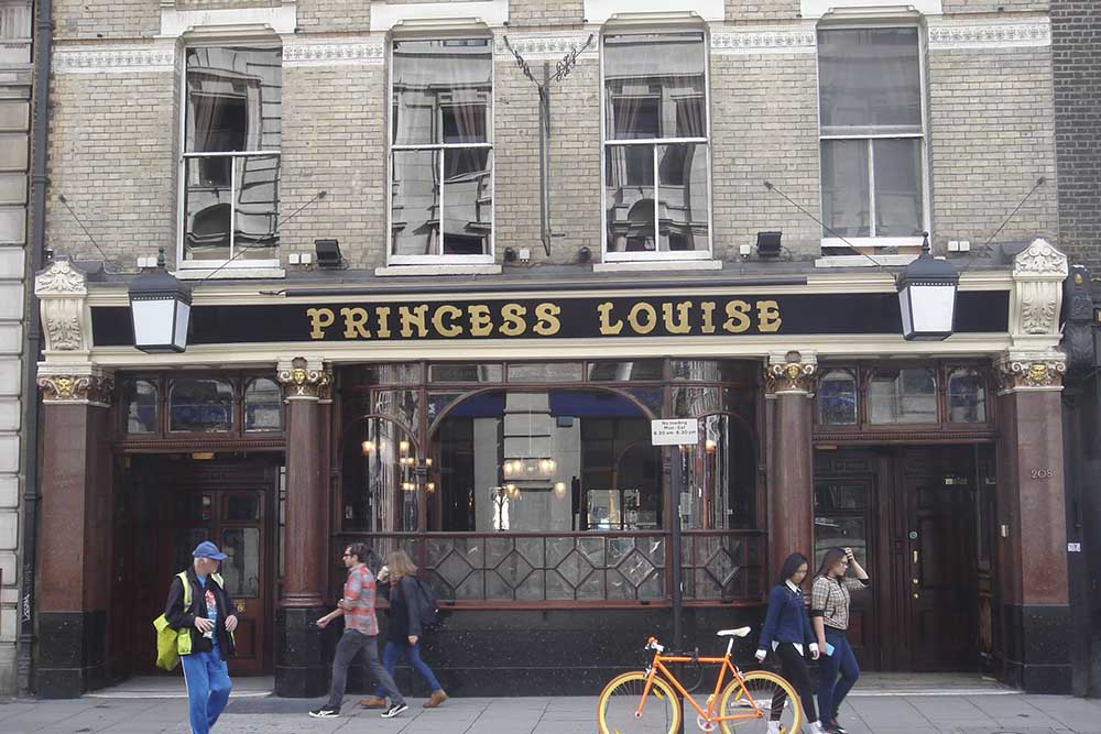 london tour for historic pub