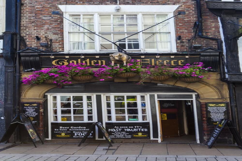Golden Fleece pub crawl york