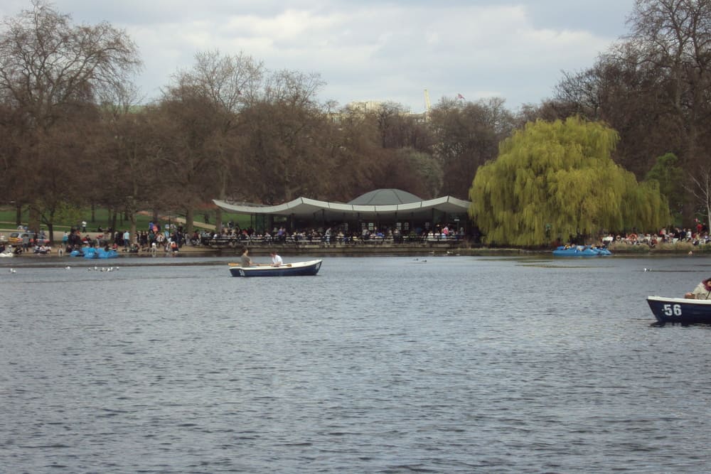 Serpentine Lake in Hyde Park london walking tour